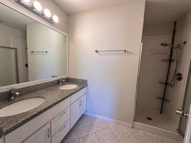Building Photo - 27755 Del Norte Ct
