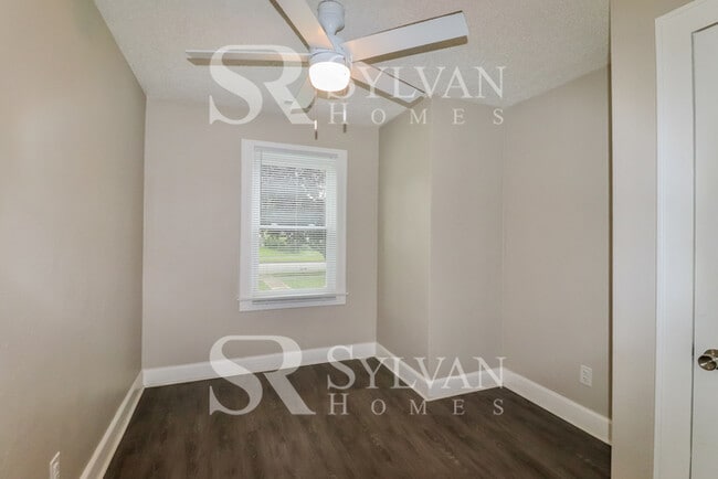 Building Photo - Your dream home is waiting for you. Hurry and Lease today!