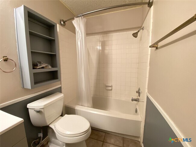 Building Photo - 1202 Thorpe Ln