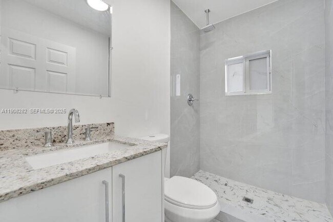 Building Photo - 16315 SW 107th Ave