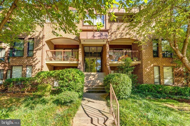 Building Photo - 11260 Chestnut Grove Square