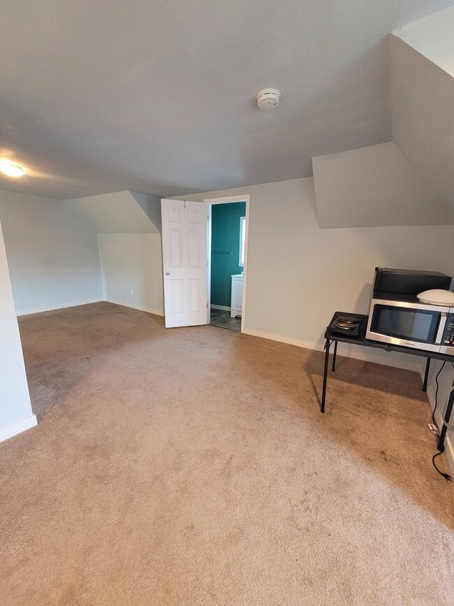 Building Photo - 435 Ash St