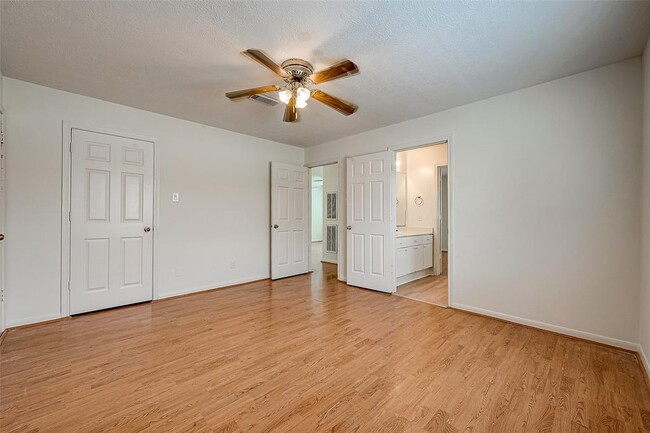 Building Photo - 11706 Meadowchase Dr