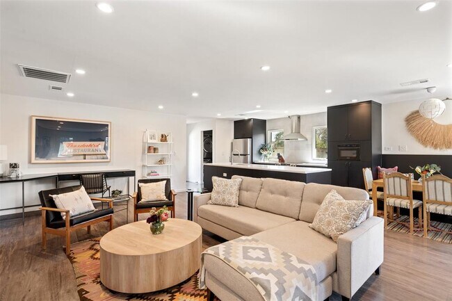 Building Photo - 6805 Western Oaks Blvd