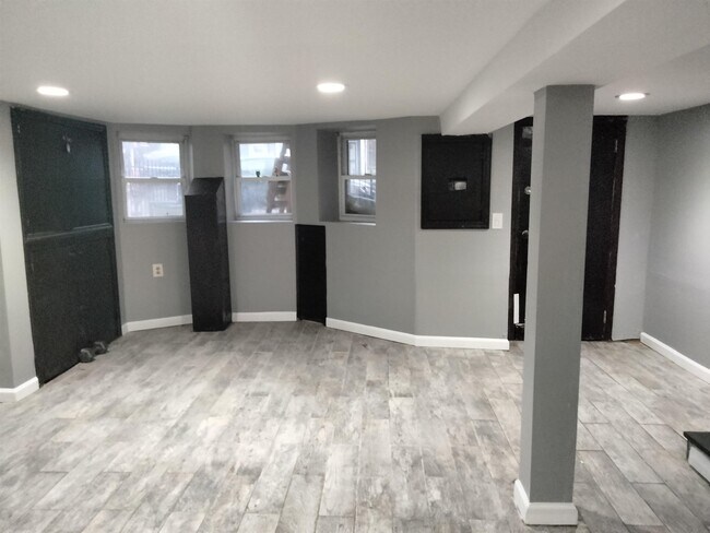 Building Photo - 667 Palisade Ave