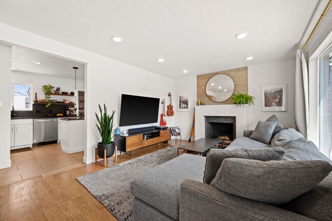 Building Photo - Beautifully Updated Holladay Home!