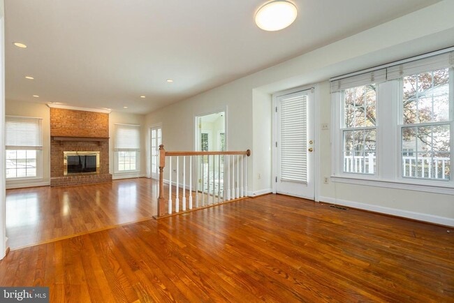 Building Photo - 14209 Floral Park Dr
