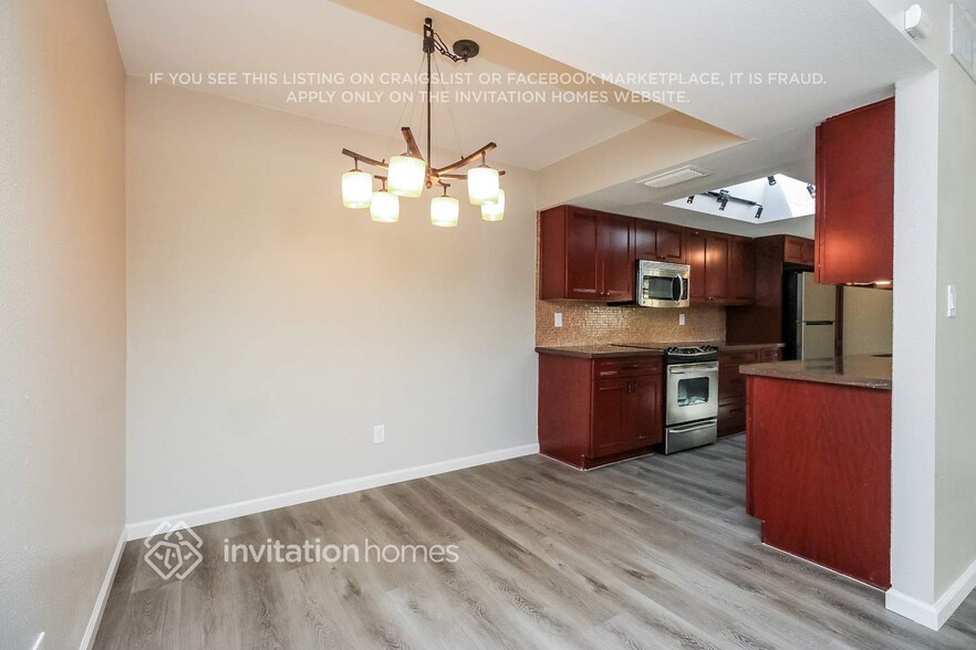 Building Photo - 334 W La Jolla Dr