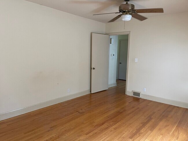 Building Photo - 3860 Shattalon Dr