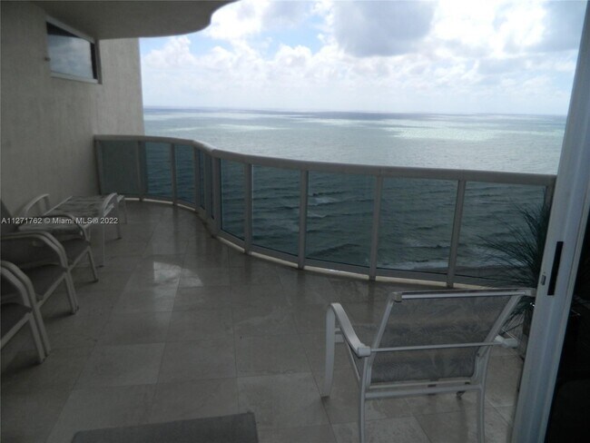 Building Photo - 17555 Collins Ave