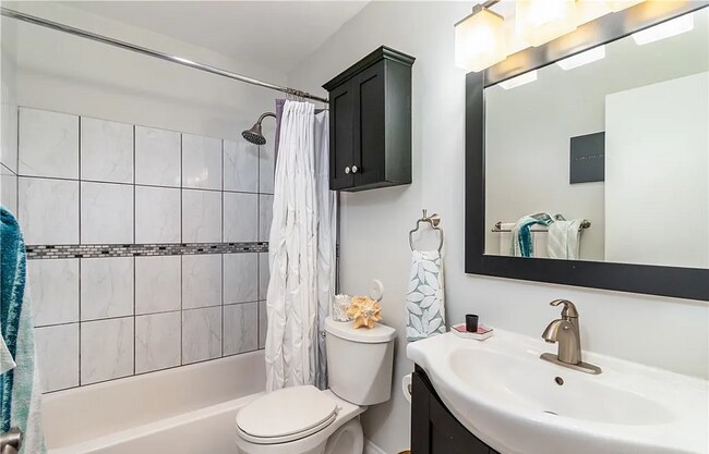 Building Photo - Executive Bixby Village condo with gorgeou...