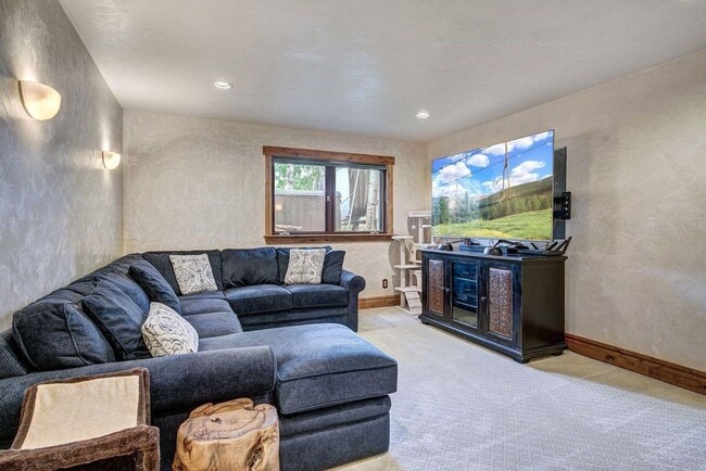 Building Photo - Home in Willowbrook for Rent