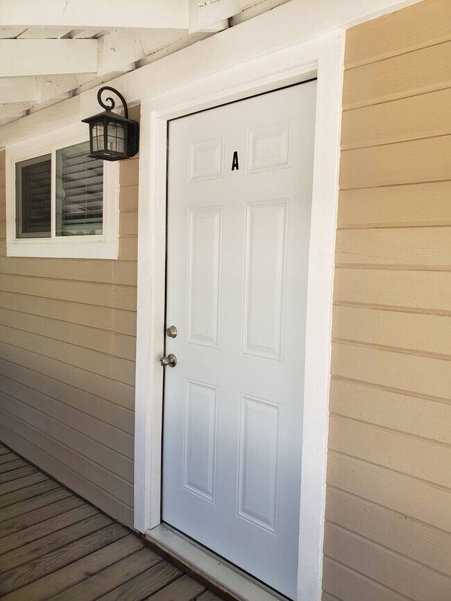 Building Photo - Remodeled Studio in Walkable Kings Beach!