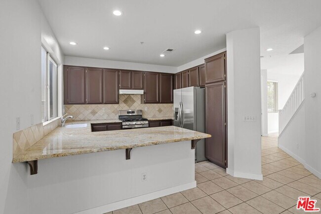 Building Photo - 16850 Merion Ln