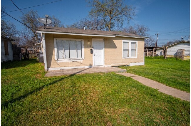 Building Photo - Great Home Near AT&T Center and Downtown!
