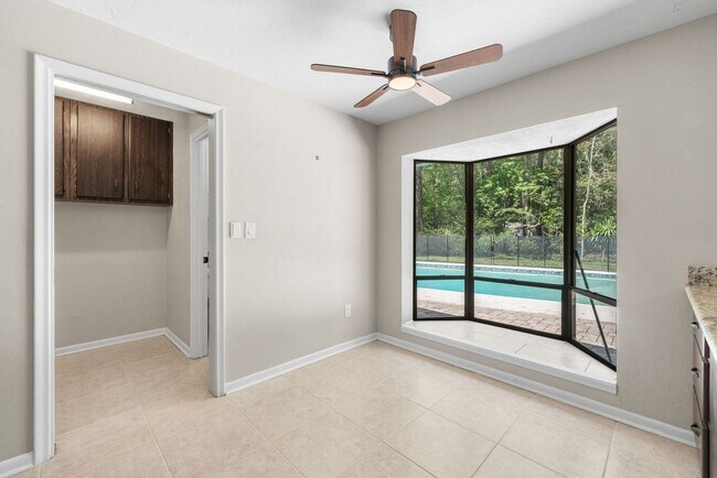 Building Photo - Spacious Pool Home in Desirable NW Gainesville