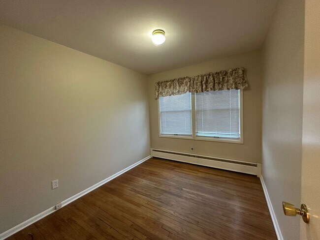 Building Photo - South Hill 3 Bedroom 2 Bath Rancher