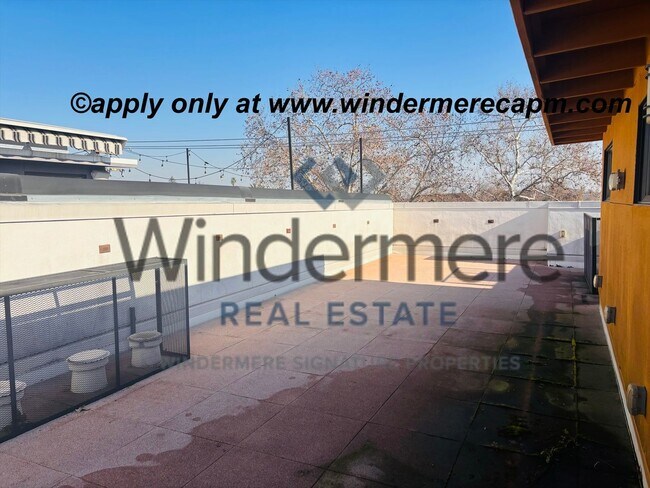 Building Photo - Gorgeous Rare MIDTOWN tri-level Modern home w/ Rooftop Patio!