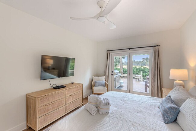 Building Photo - 8 Heath Dr