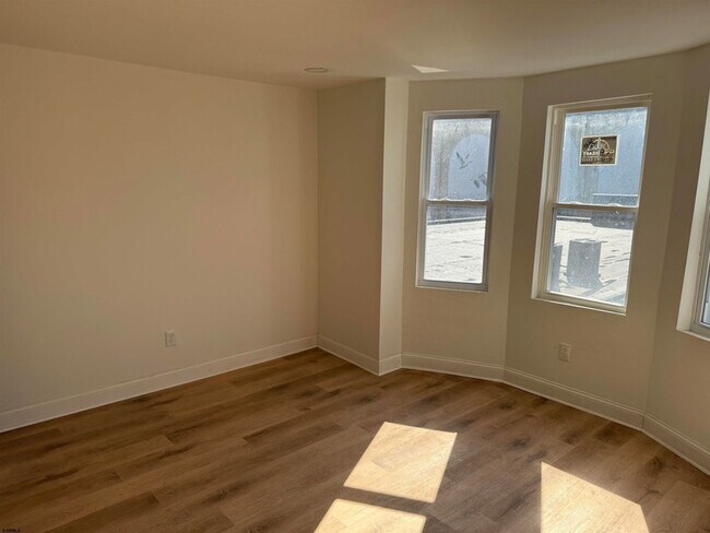 Building Photo - 2417 Pacific Ave