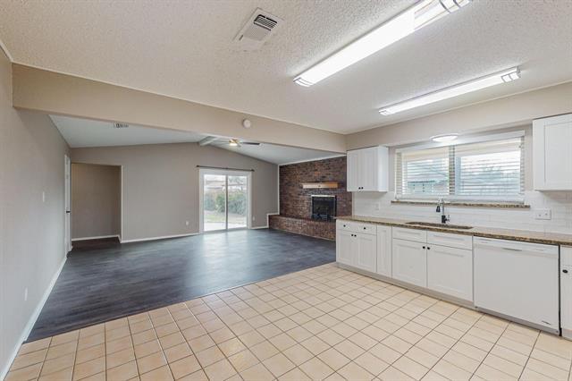 Building Photo - 2124 Robinson St