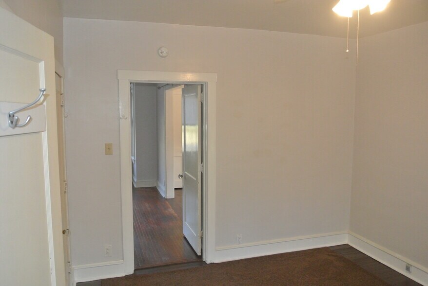 Building Photo - 328 High Street