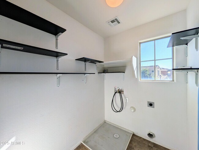 Building Photo - 4726 W Fremont Rd.