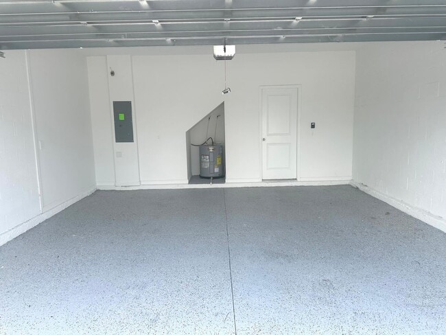 Building Photo - Champions Pointe 3 bed 2.5 bath Town home ...