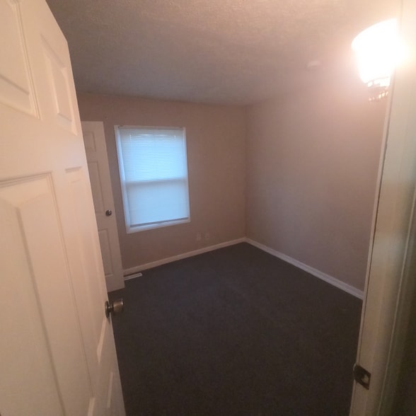 Building Photo - 7502 Valley Rd