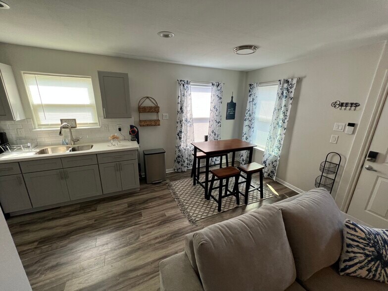 Dining/Kitchen - 110 N Burr St