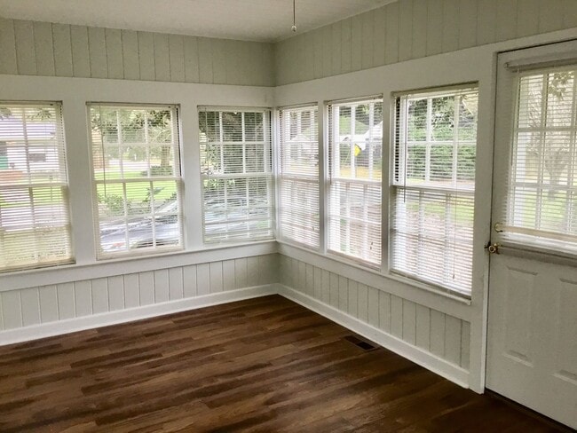 Building Photo - F&N FAIRHOPE COTTAGE