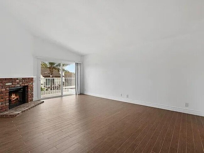 Building Photo - 27 Columbus