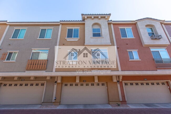 Building Photo - 240 W Juniper Ave