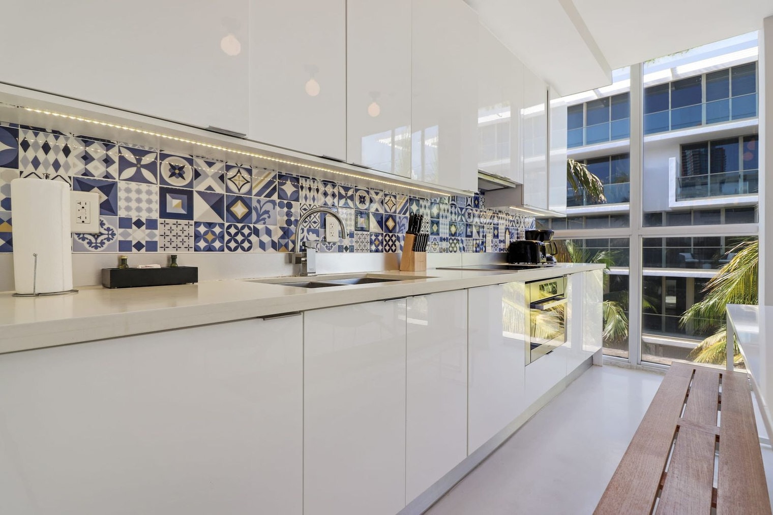 Building Photo - 250 Collins Ave