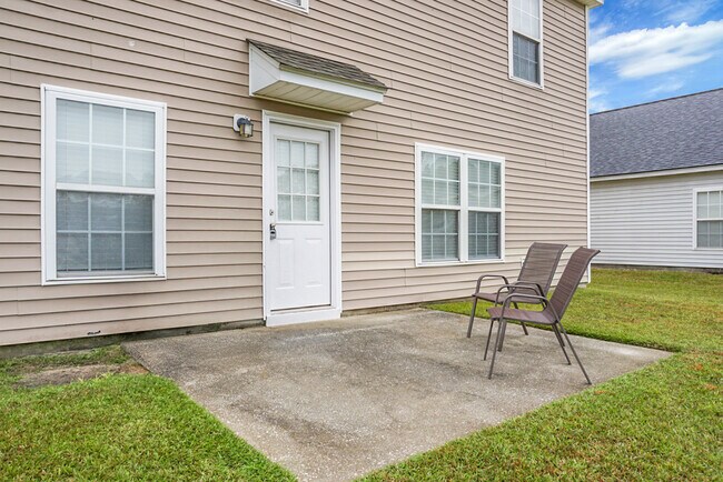 Building Photo - 124 Larkspur Dr