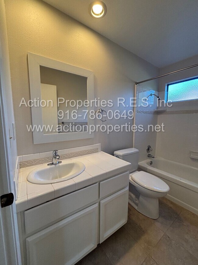 Building Photo - 5110 Village Oaks Dr