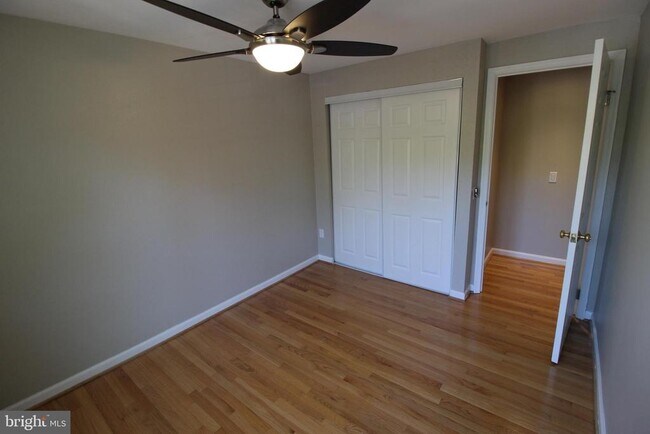 Building Photo - 6055 Meyers Landing Ct