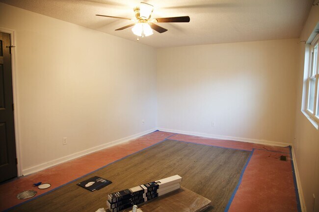 Building Photo - 5bd home!