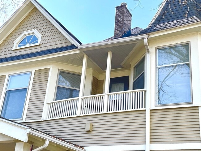 Building Photo - 2 bedroom in Heritage Hill