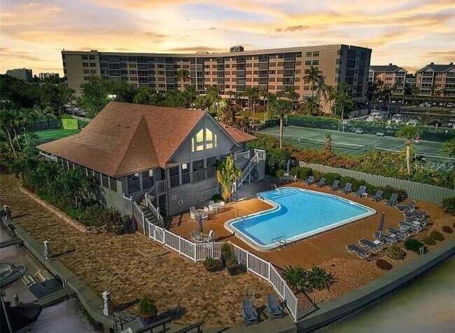 Building Photo - 5911 Midnight Pass Rd