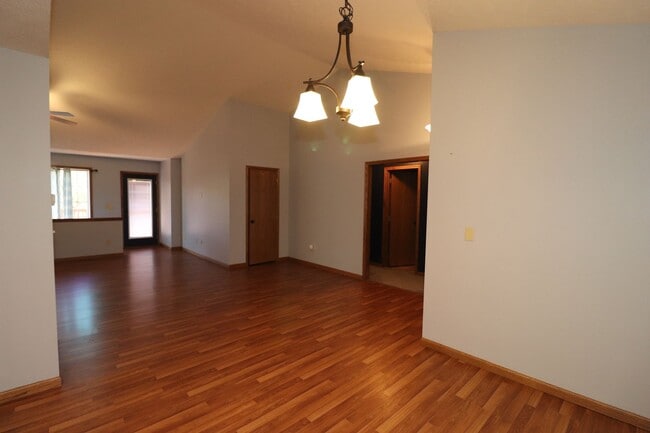 Building Photo - Country House for rent