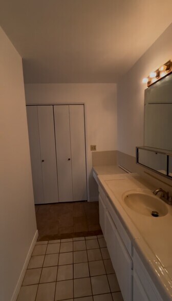 Building Photo - 14228 Tiara St
