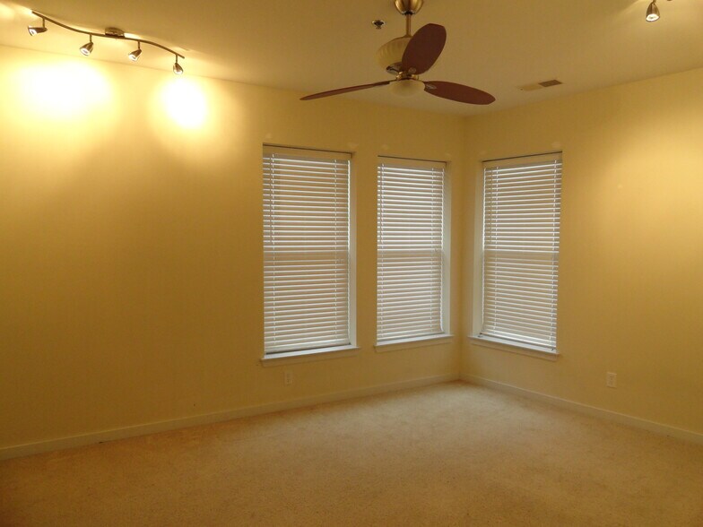 Building Photo - 849 Westgate Ave