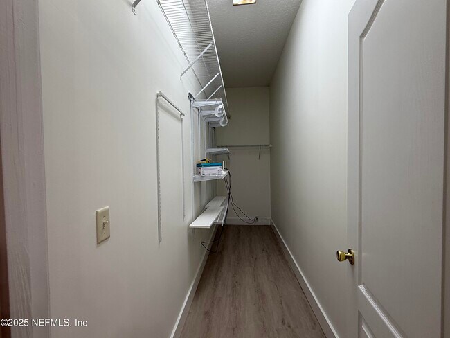 Building Photo - 12244 Lake Fern Dr