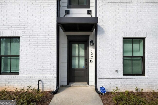 Building Photo - 1375 Walking Wy