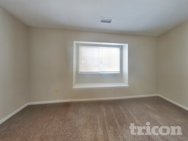 Building Photo - 2621 Grand Fir Dr