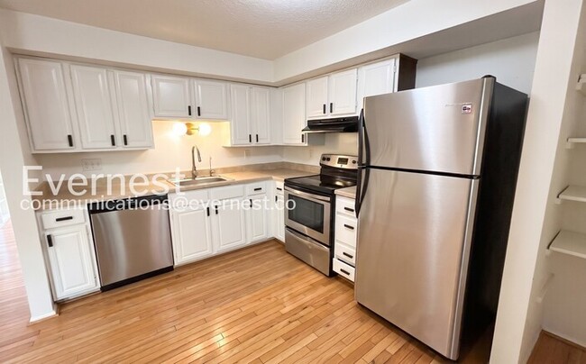 Building Photo - 3284 Wyndale Ct