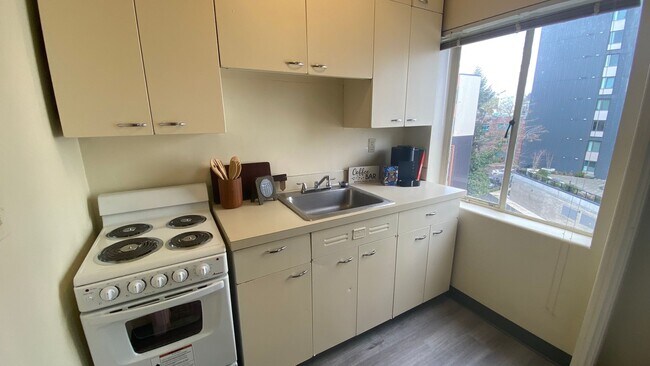 Interior Photo - Eugene Manor Apartments