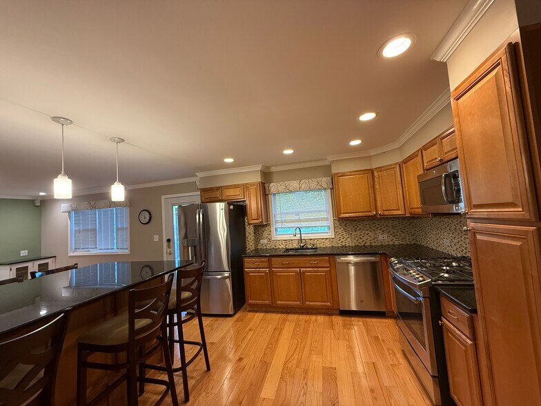 Building Photo - 522 Lilac Ct