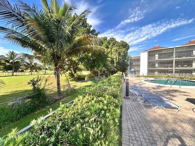 Building Photo - 4060 N Hills Dr